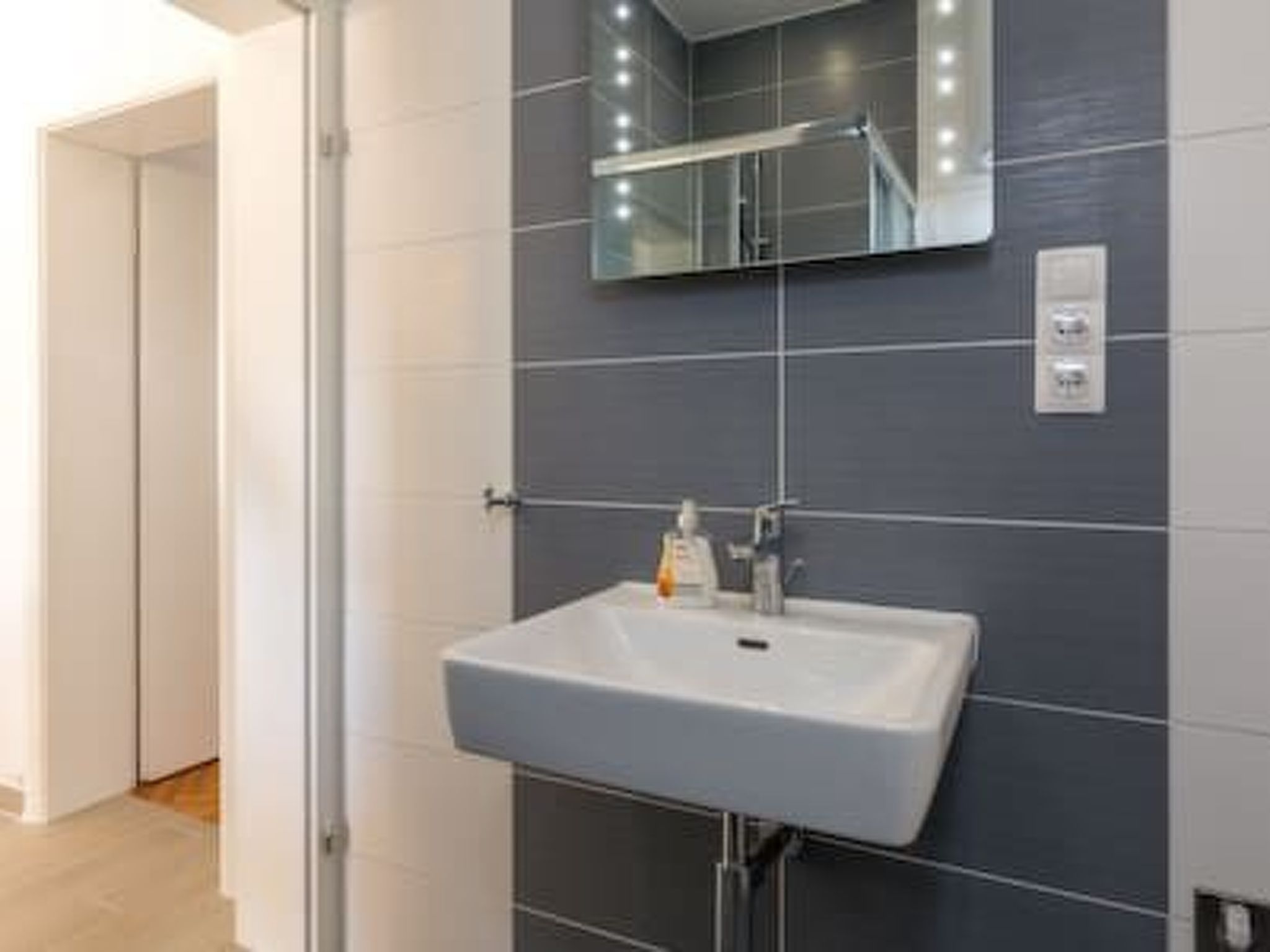 Modernes Ferienhaus mit Terrasse und Meerblick-Binnen