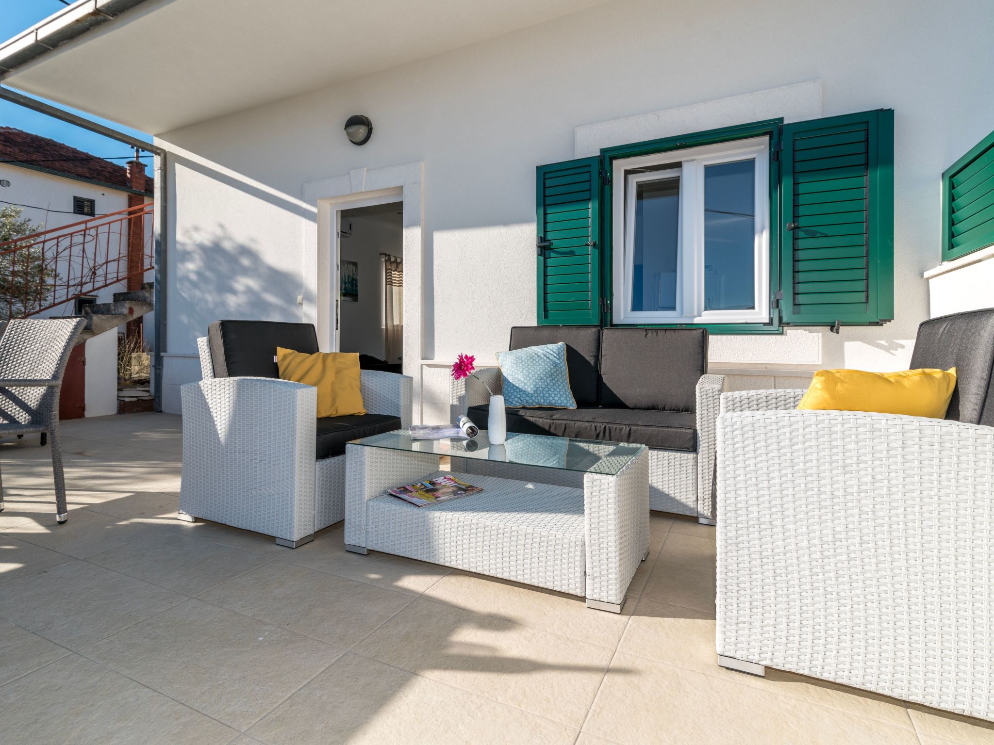 Modernes Ferienhaus mit Terrasse und Meerblick-Binnen