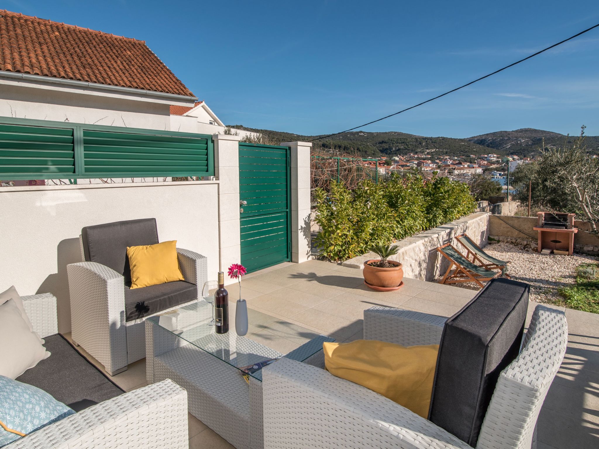 Modernes Ferienhaus mit Terrasse und Meerblick-Binnen