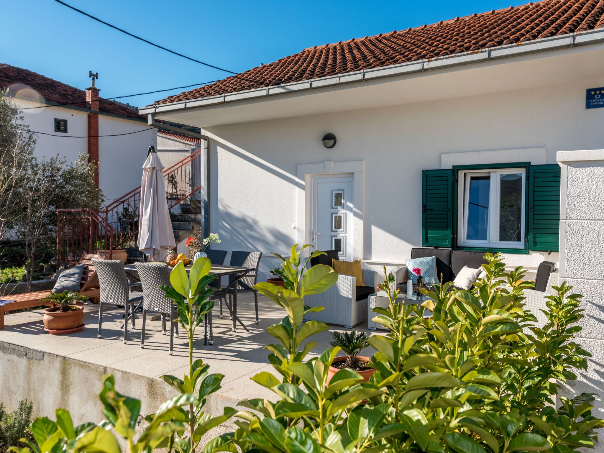 Modernes Ferienhaus mit Terrasse und Meerblick-Binnen