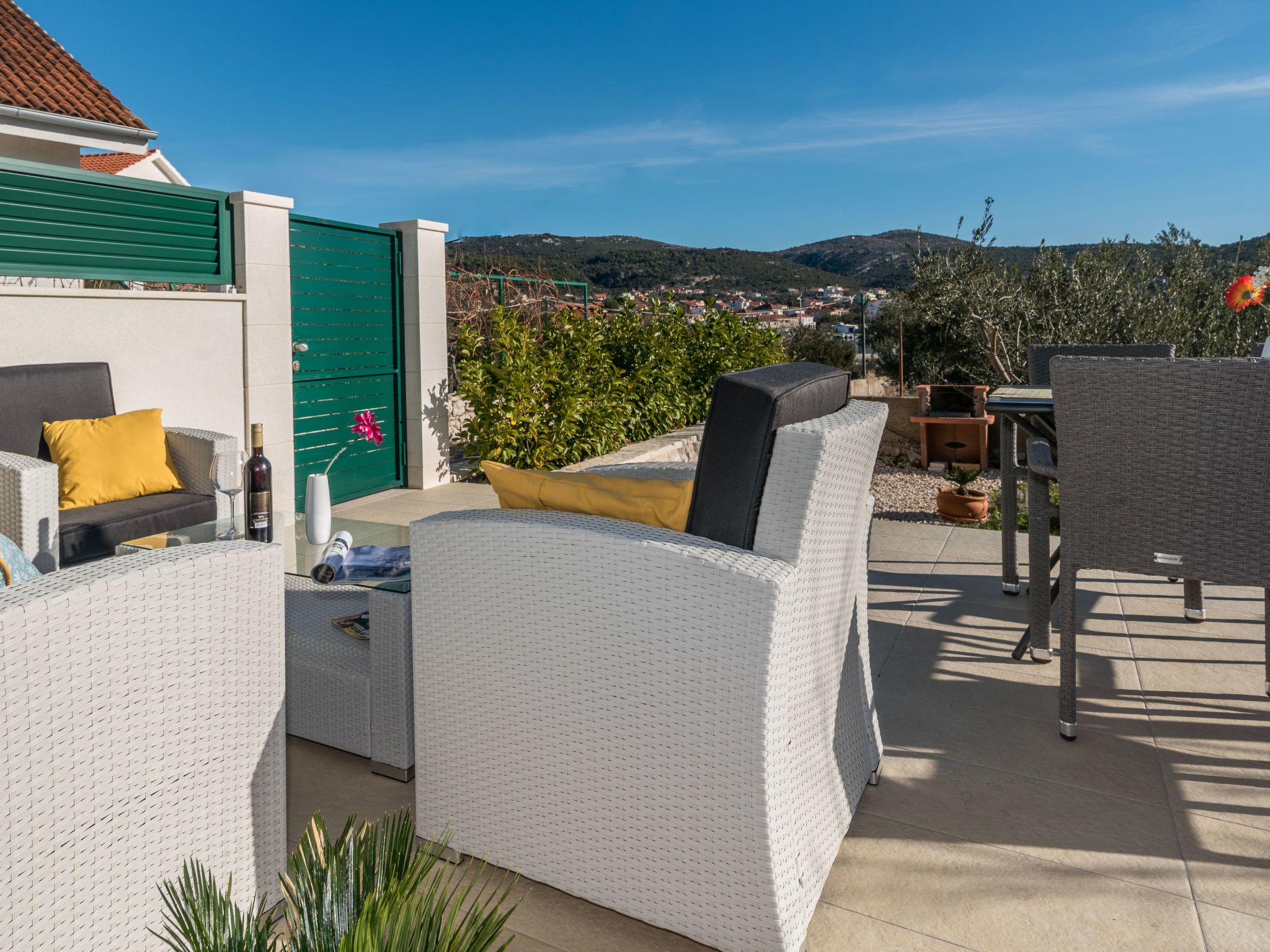 Modernes Ferienhaus mit Terrasse und Meerblick-Binnen