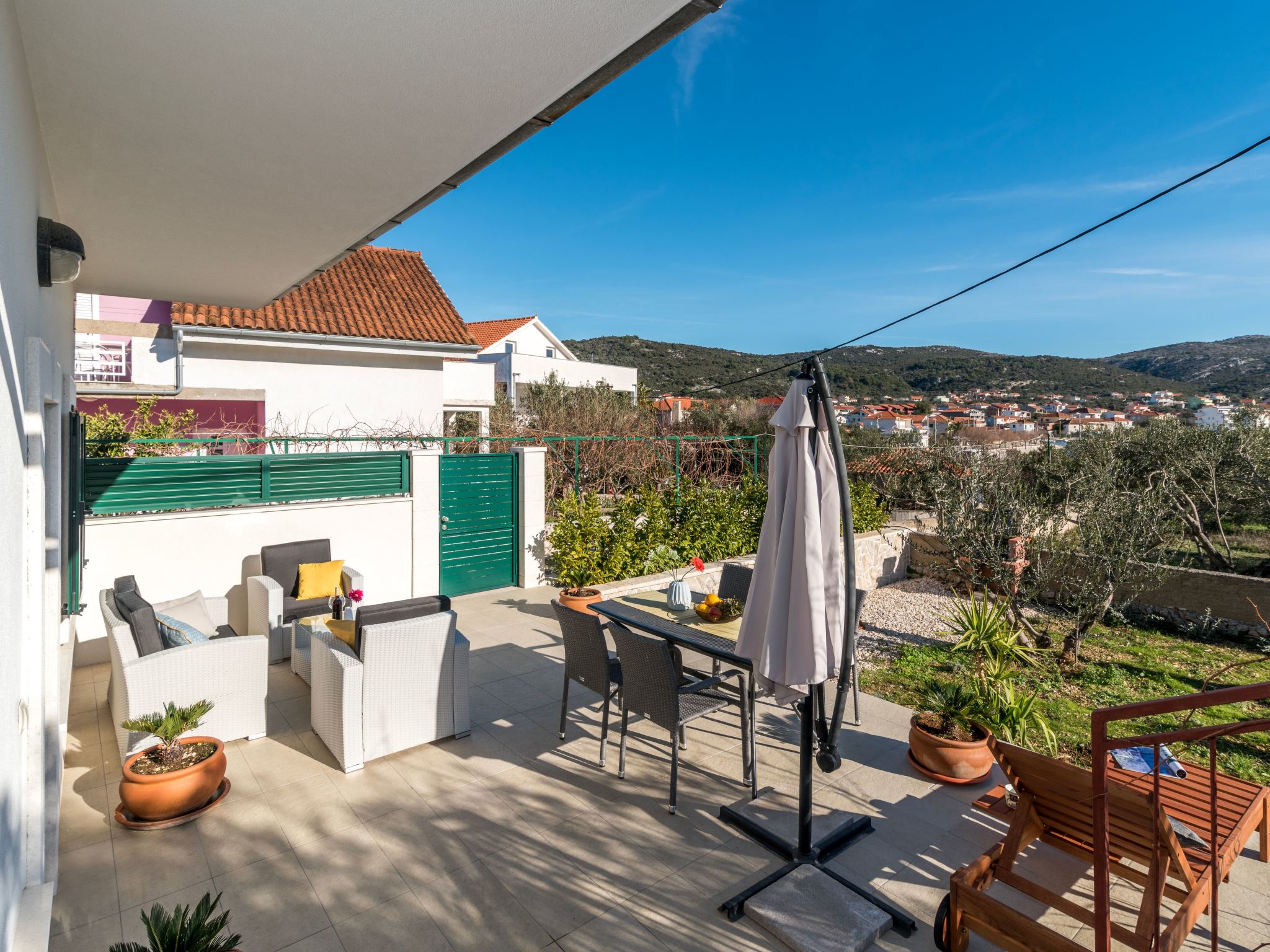 Modernes Ferienhaus mit Terrasse und Meerblick-Binnen