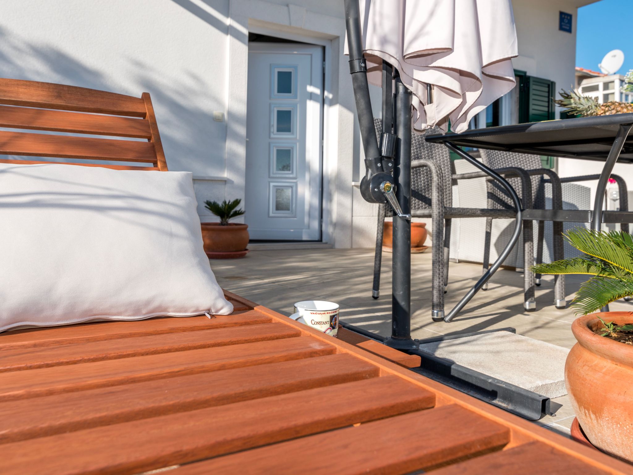Modernes Ferienhaus mit Terrasse und Meerblick-Binnen