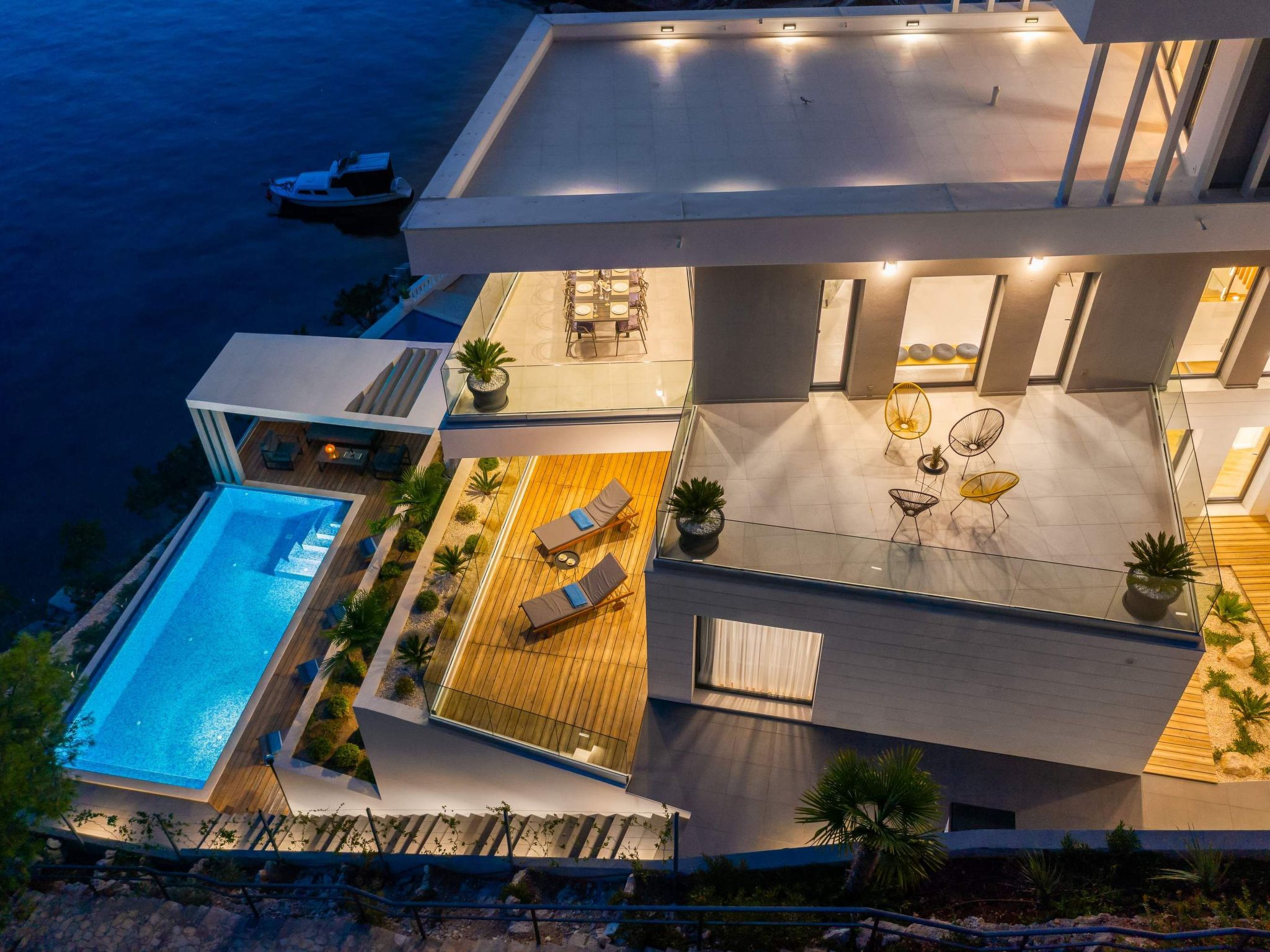 Haus in Vinišće mit Außenterrasse