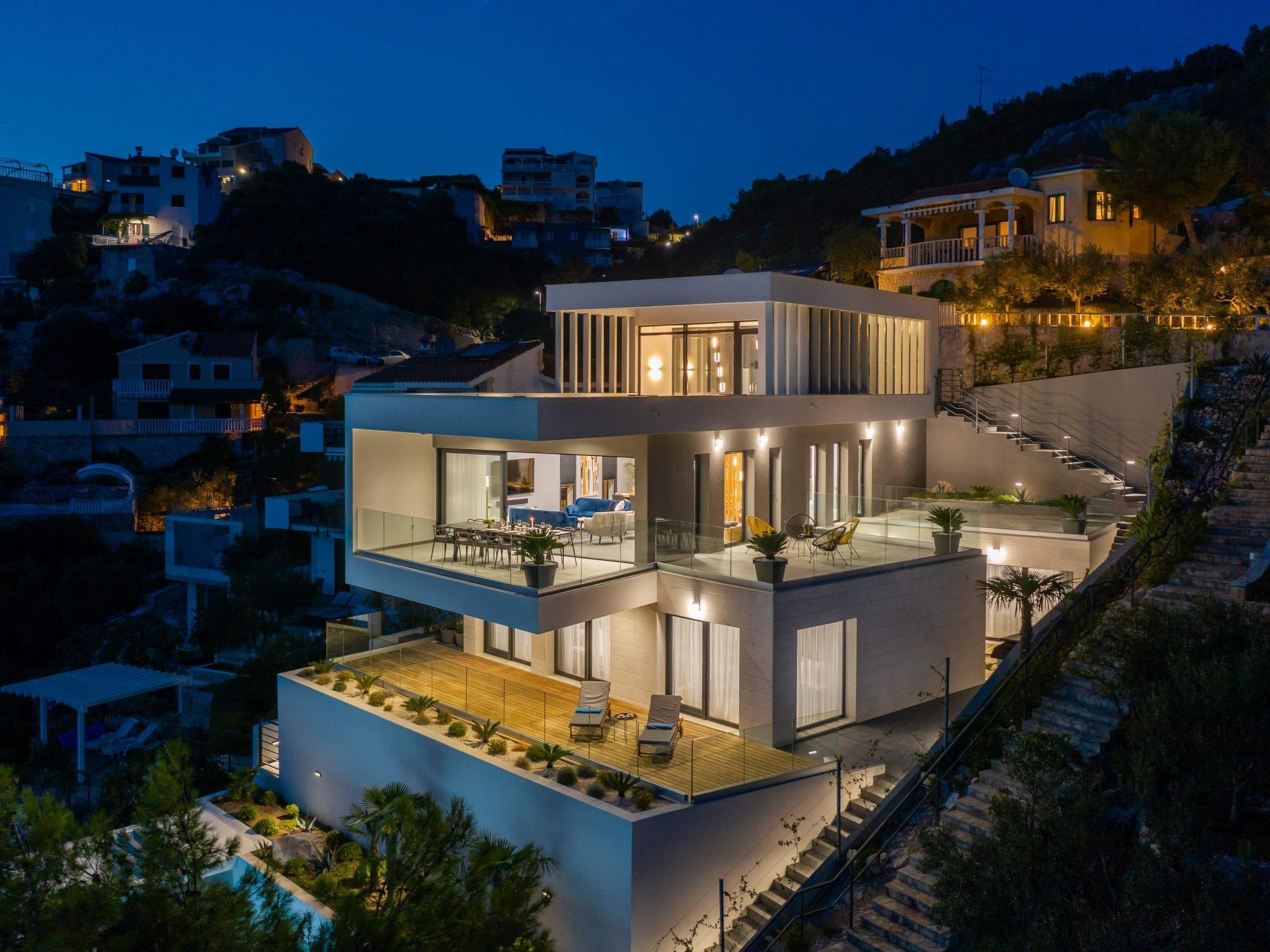 Haus in Vinišće mit Außenterrasse