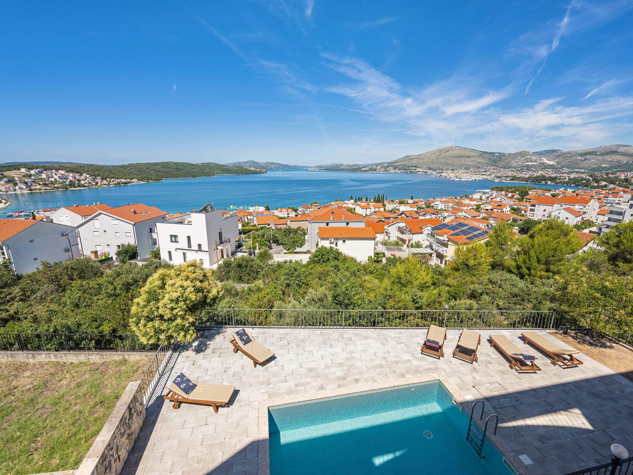 Meerblick-Apartment mit Pool Ciovo Breeze-Image-tags.info