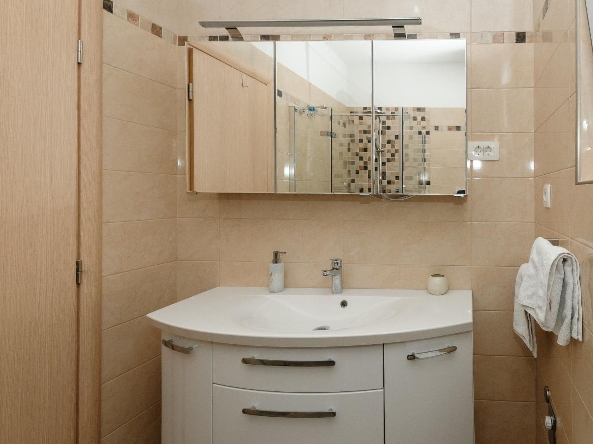 Villa Marta Trogir für 10 Personen in Plano-Drinnen