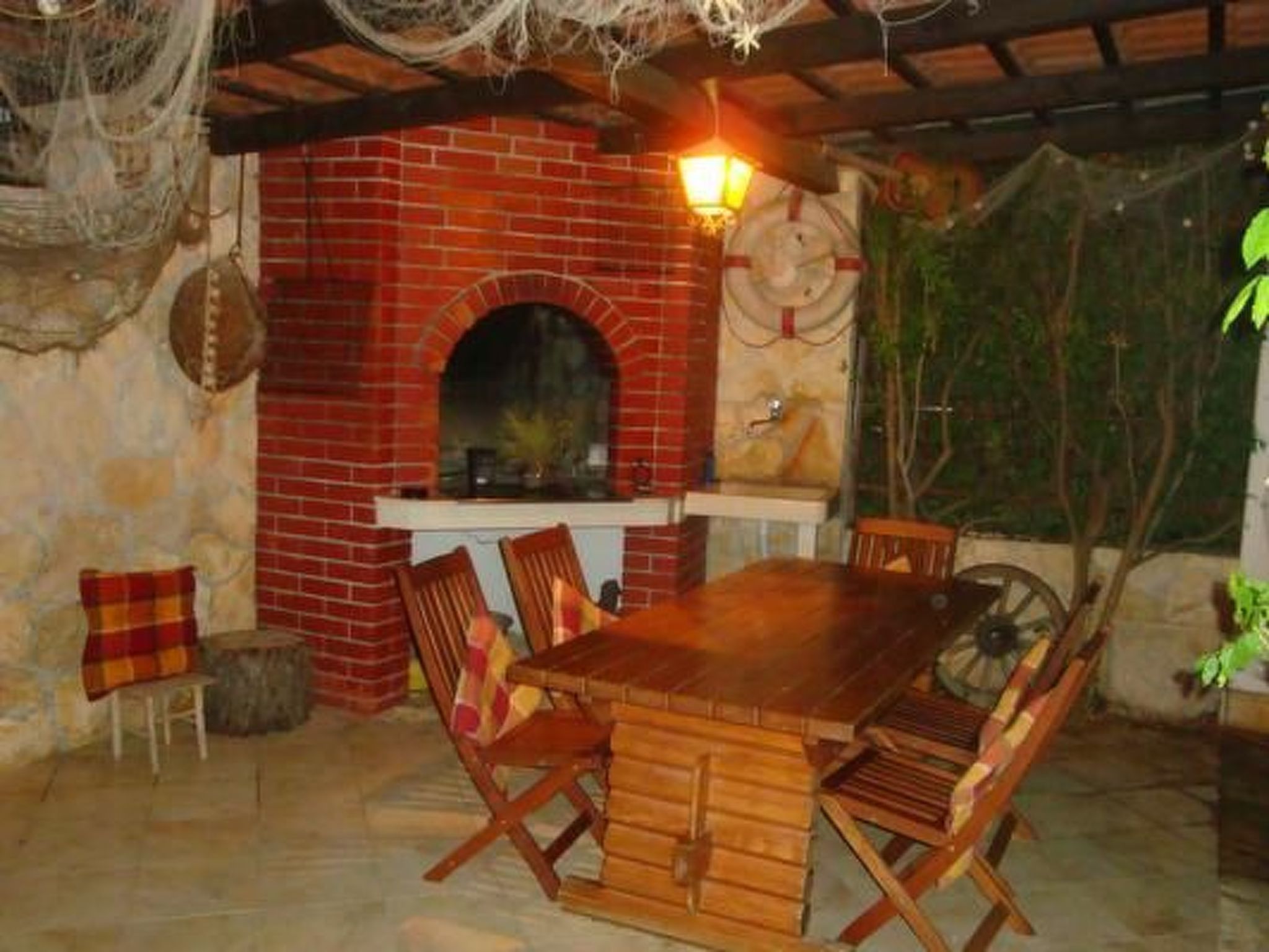 Mit Garten, Grill und Terrasse-Binnen