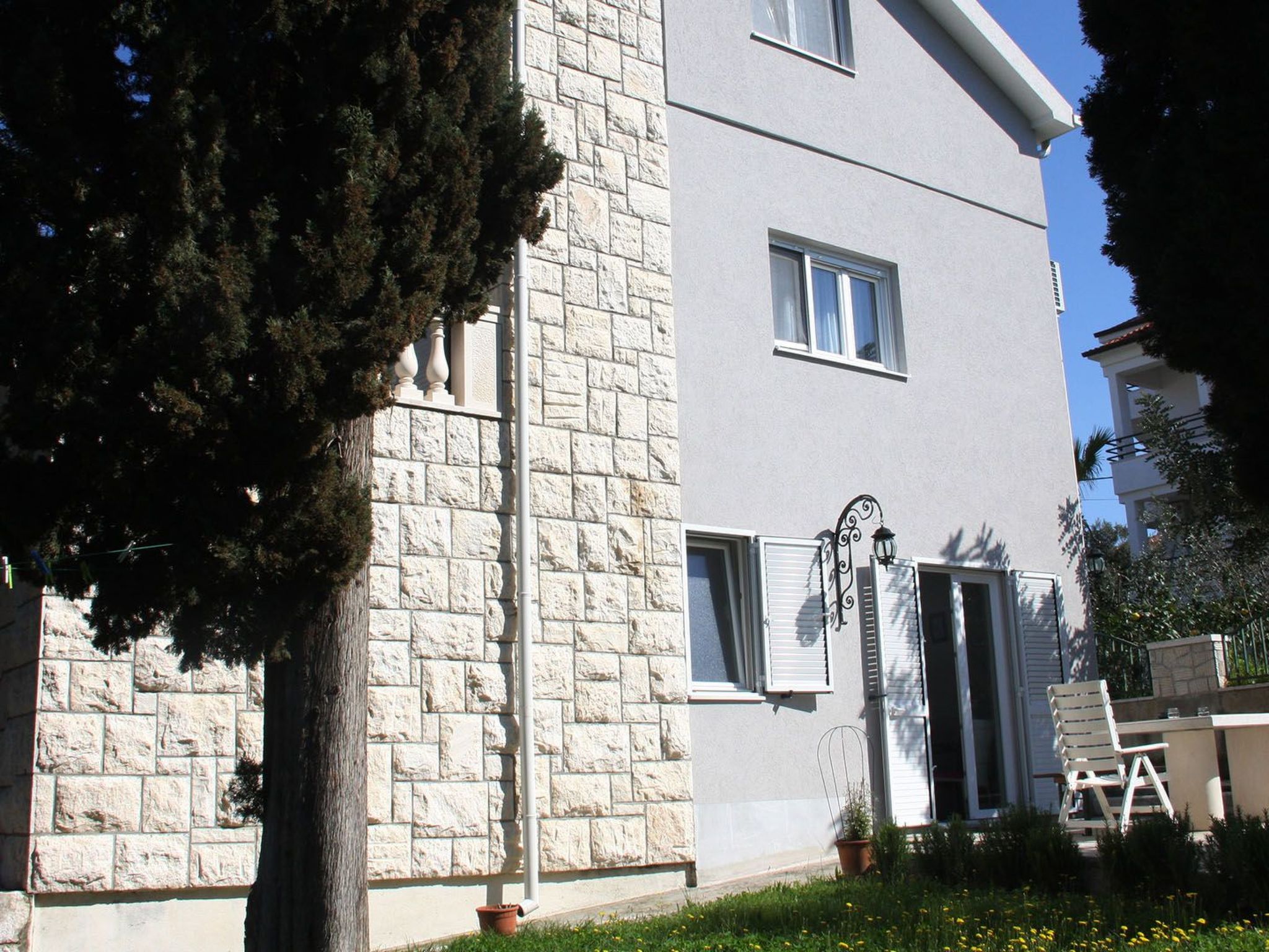 Villa mit Blick auf das Wasser-Image-tags.info