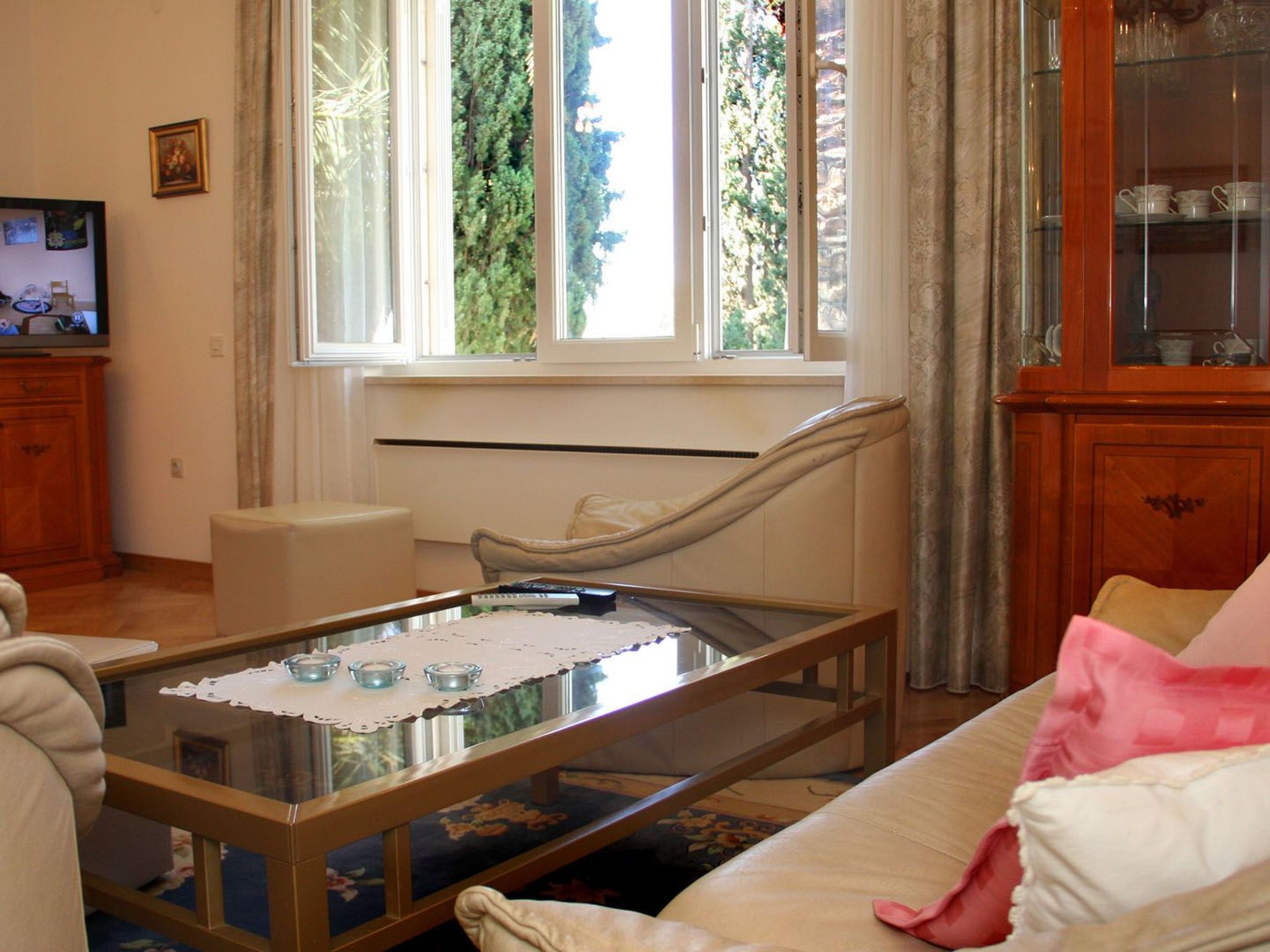 Villa mit Blick auf das Wasser-Image-tags.info