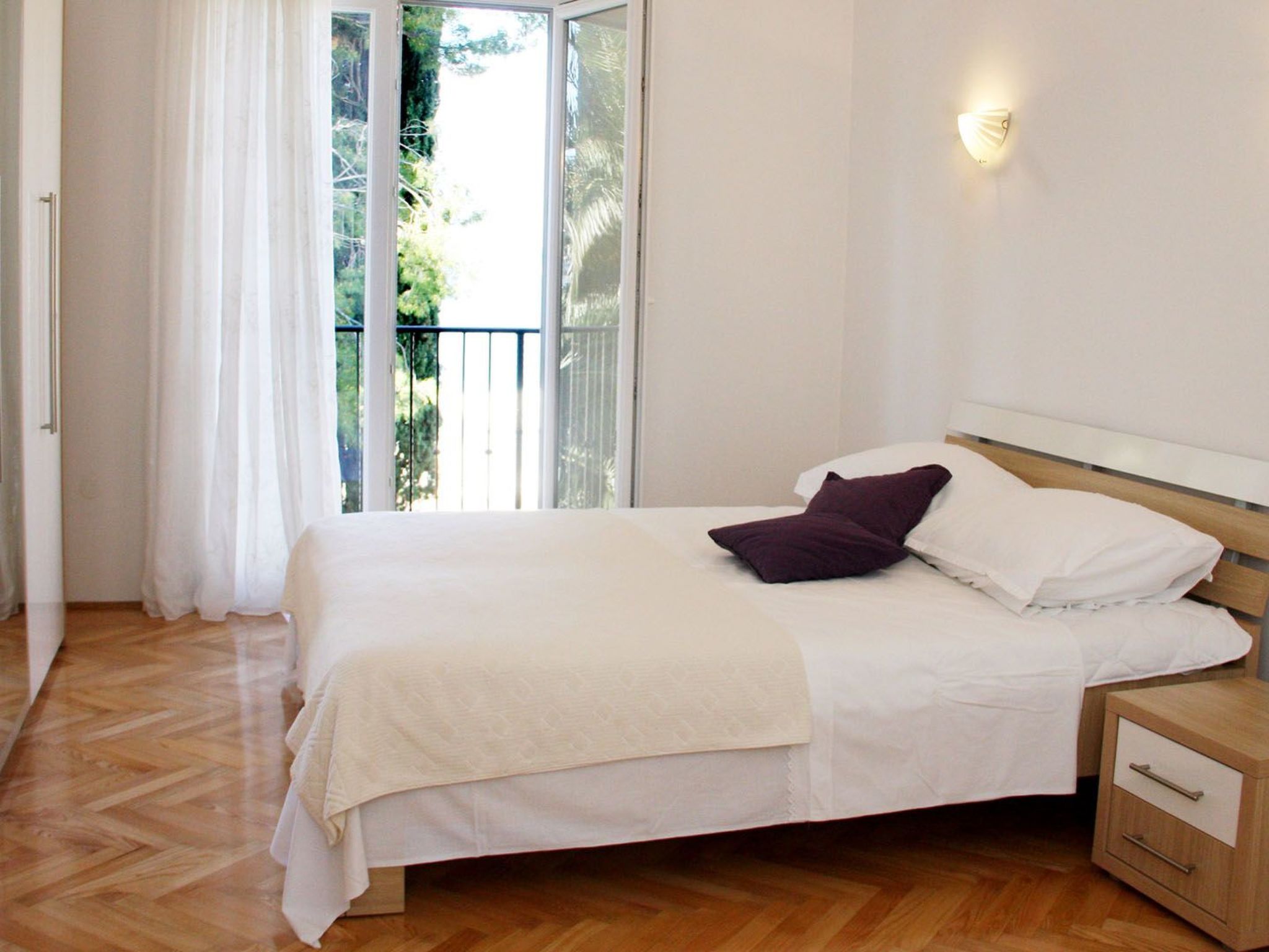 Villa mit Blick auf das Wasser-Image-tags.info