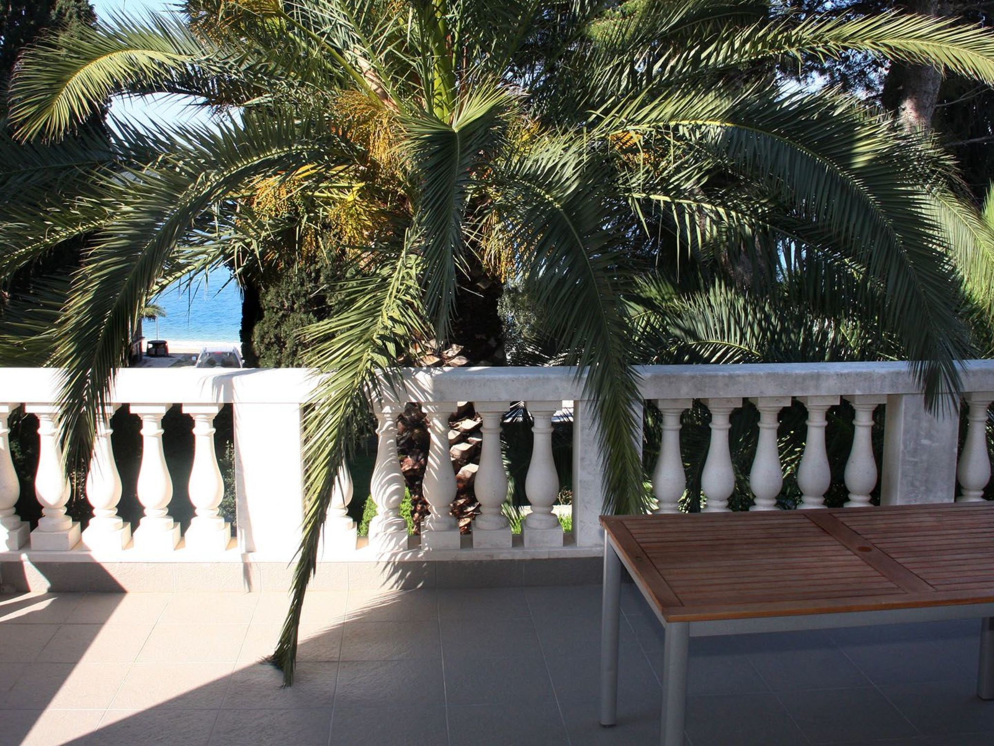 Villa mit Blick auf das Wasser-Image-tags.info