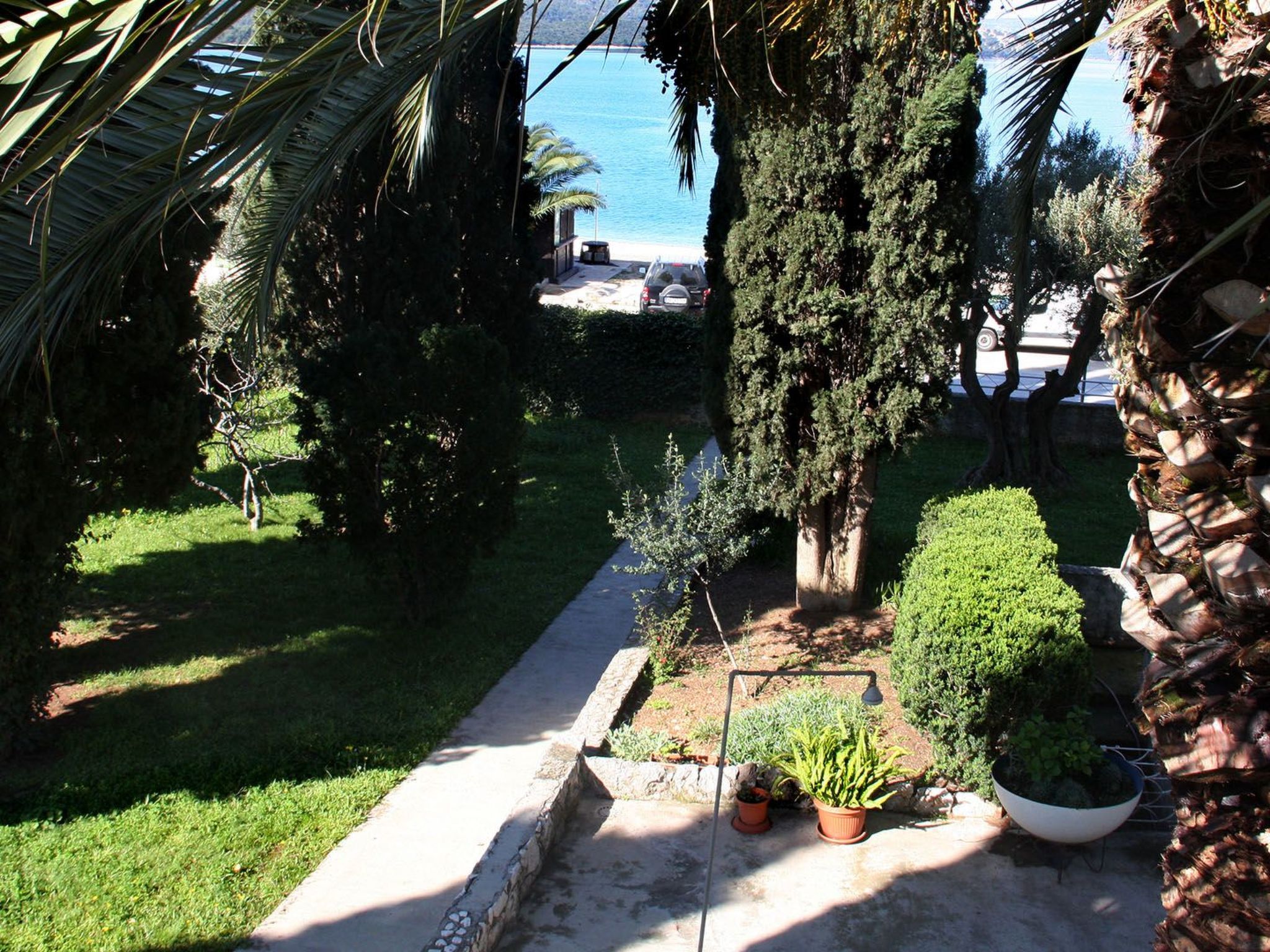 Villa mit Blick auf das Wasser-Image-tags.info