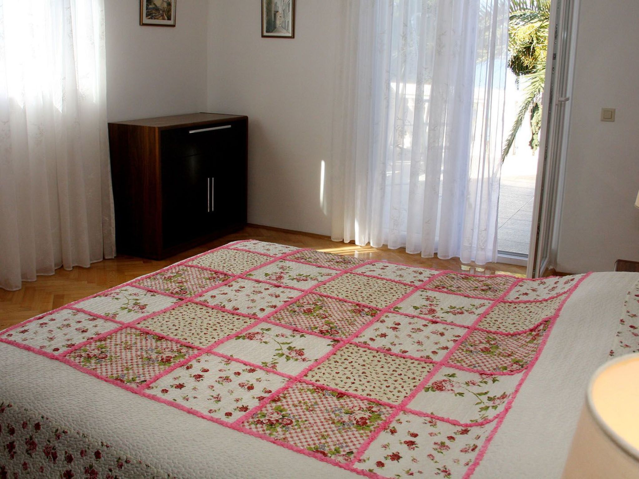 Villa mit Blick auf das Wasser-Image-tags.info