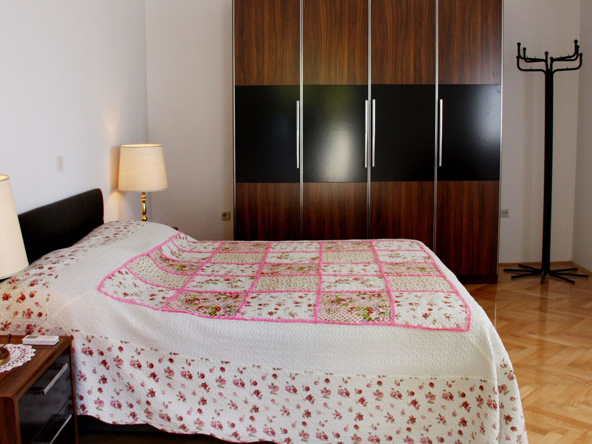 Villa mit Blick auf das Wasser-Image-tags.info