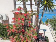 Knusse studio met groot balkon op 150 meter van zee in Mastrinka - thumbnail 3