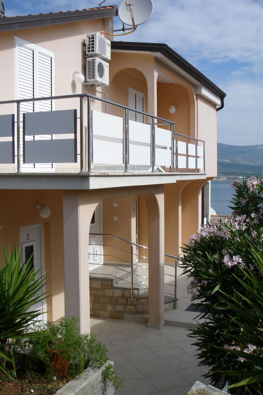 Helles Studioappartement mit großem Balkon
