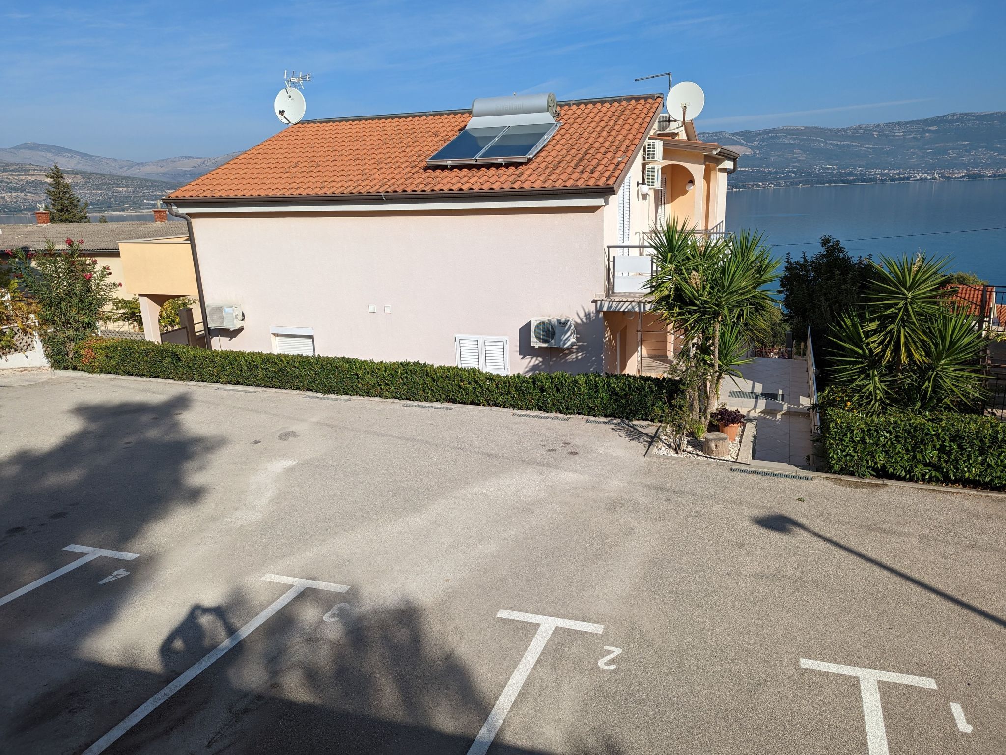 Helles Studioappartement mit großem Balkon