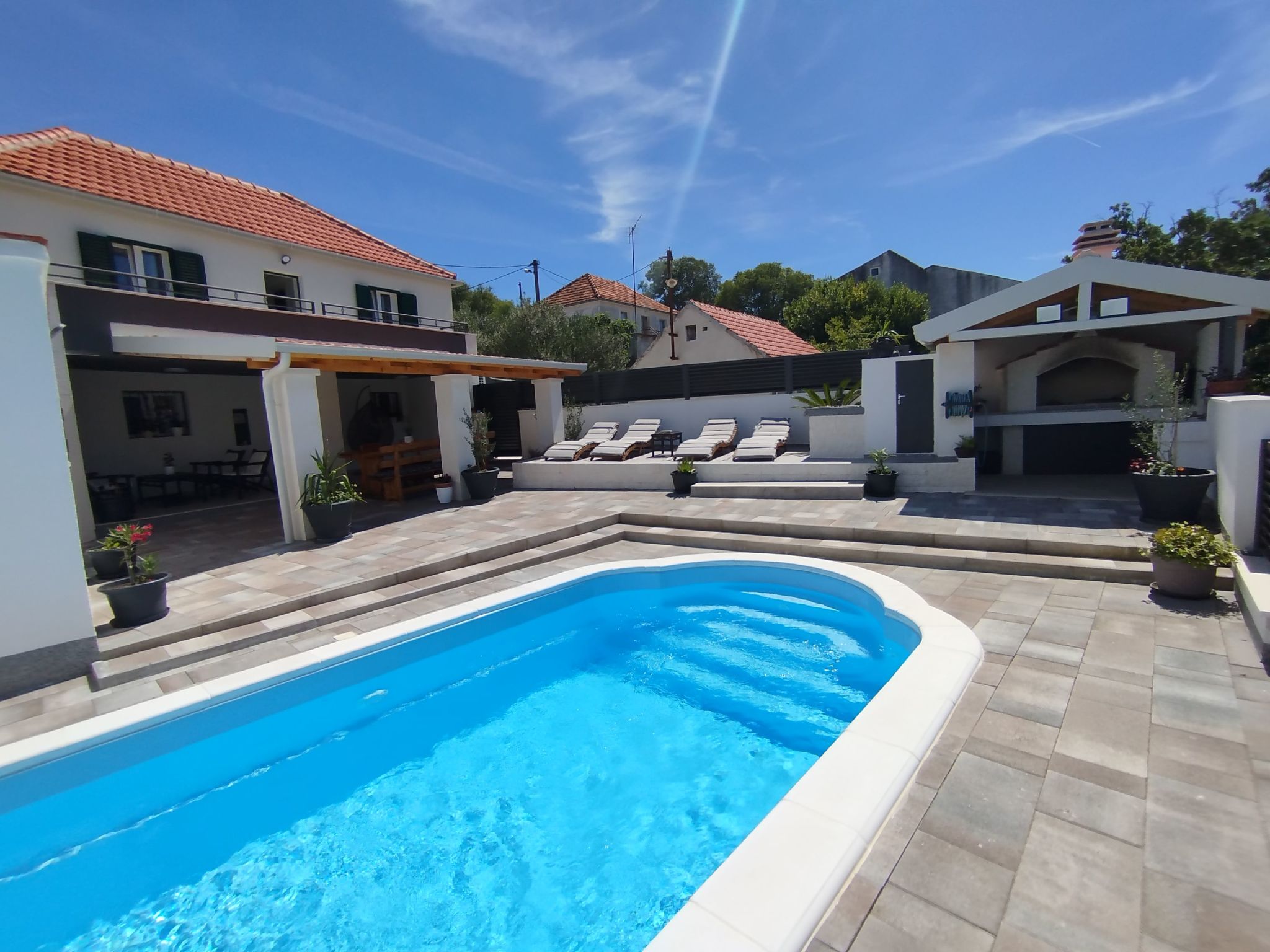 "Ferienhaus Luce" - privater Pool-Drinnen
