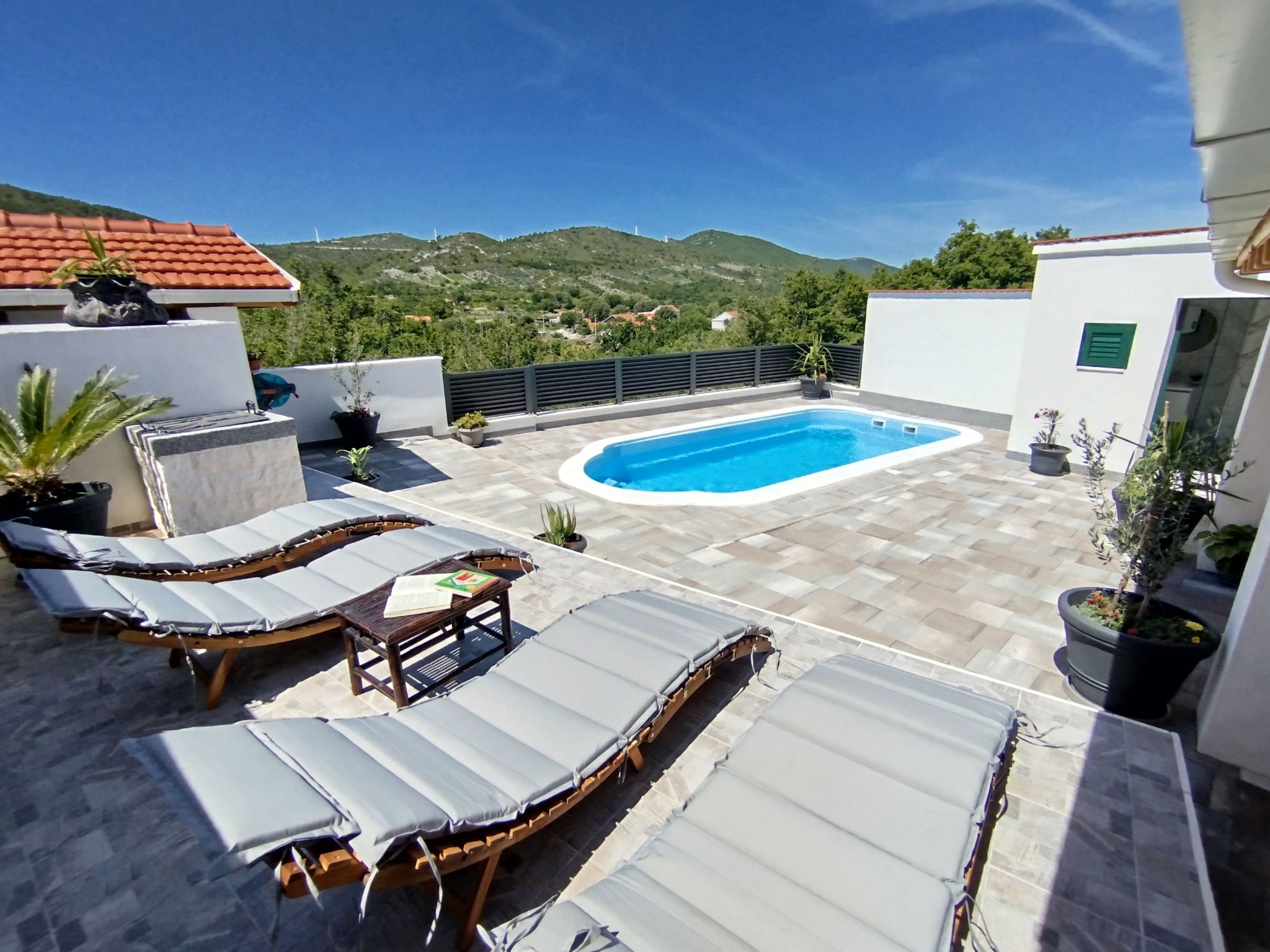 "Ferienhaus Luce" - privater Pool-Drinnen