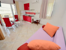 Appartement Vinka: 30 meter van zee in Mastrinka bij Trogir - thumbnail 6