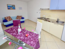 Vinka: Modern appartement aan zee in Trogir met privé aanlegsteiger - thumbnail 1