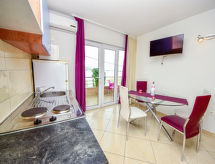 Vinka: Modern appartement aan zee in Trogir met privé aanlegsteiger - thumbnail 2