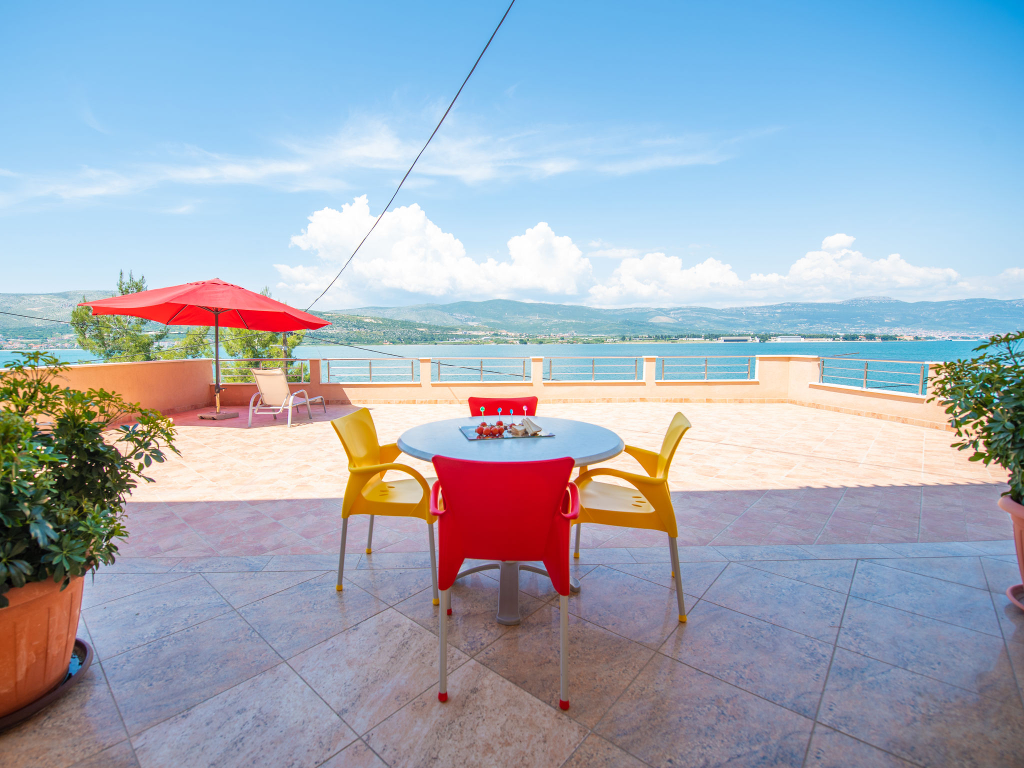 Appartement Vinka: sfeervol vakantiehuis direct aan zee bij Trogir - foto 4