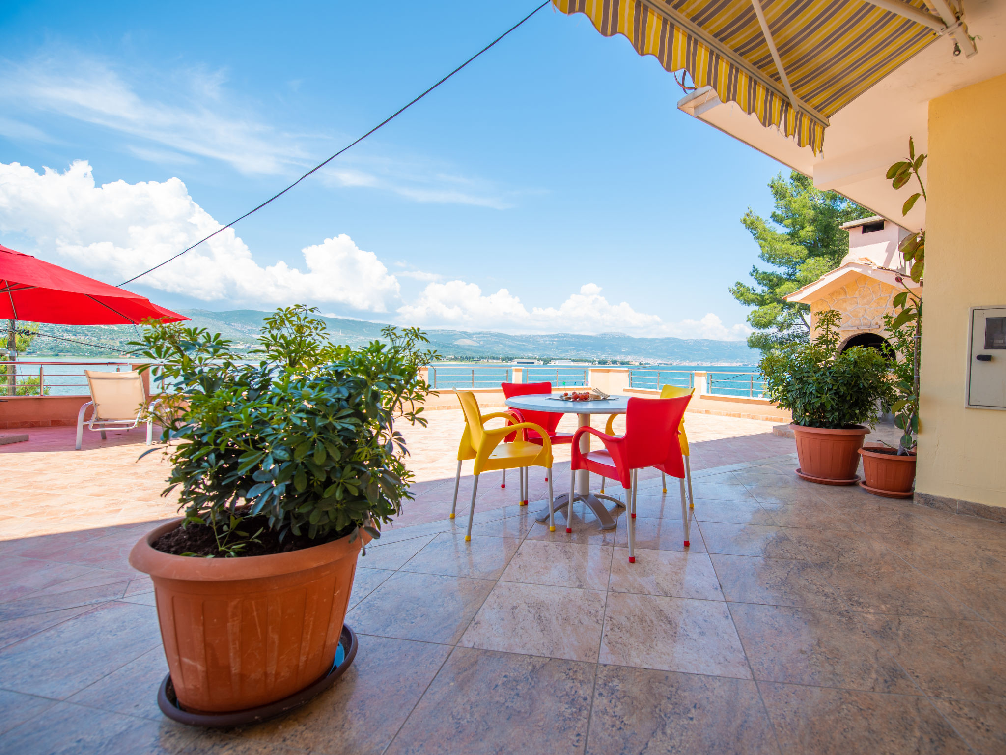 Appartement Vinka: sfeervol vakantiehuis direct aan zee bij Trogir - foto 15