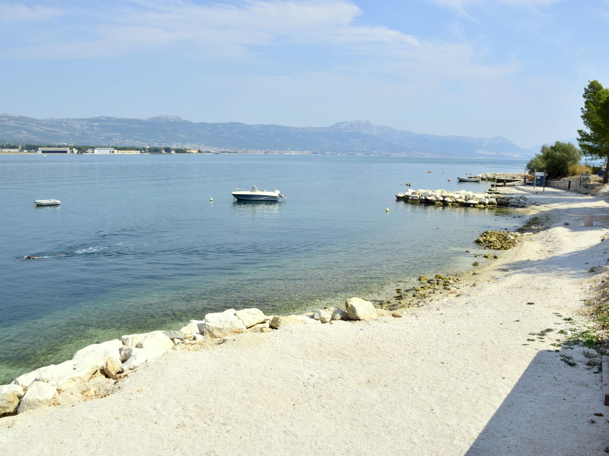 Appartement Vinka: sfeervol vakantiehuis direct aan zee bij Trogir - foto 17
