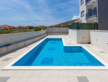 Sole - Modern appartement aan zee met zwembad, 1 km van strand Trogir - thumbnail 5