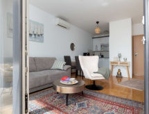 Sole - Modern appartement aan zee met zwembad, 1 km van strand Trogir - thumbnail 4