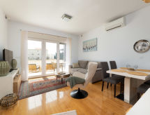 Sole - Modern appartement aan zee met zwembad, 1 km van strand Trogir - thumbnail 3