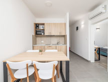 Direct aan zee in Trogir: Appartement Medena voor 4 personen met zwembad - thumbnail 4