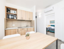 Direct aan zee in Trogir: Appartement Medena voor 4 personen met zwembad - thumbnail 6