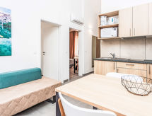 Comfortabel appartement aan zee bij Trogir met zwembaden en kinderspeelplaats - thumbnail 5