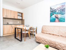 Medena: Appartement direct aan zee met 3 zwembaden in Trogir - thumbnail 4