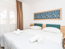 Comfortabel appartement aan zee bij Trogir met zwembaden en speeltuin - thumbnail 6