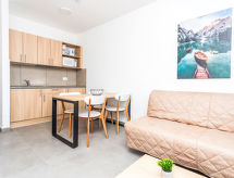 Comfortabel appartement aan zee bij Trogir met zwembaden en speeltuin - thumbnail 4