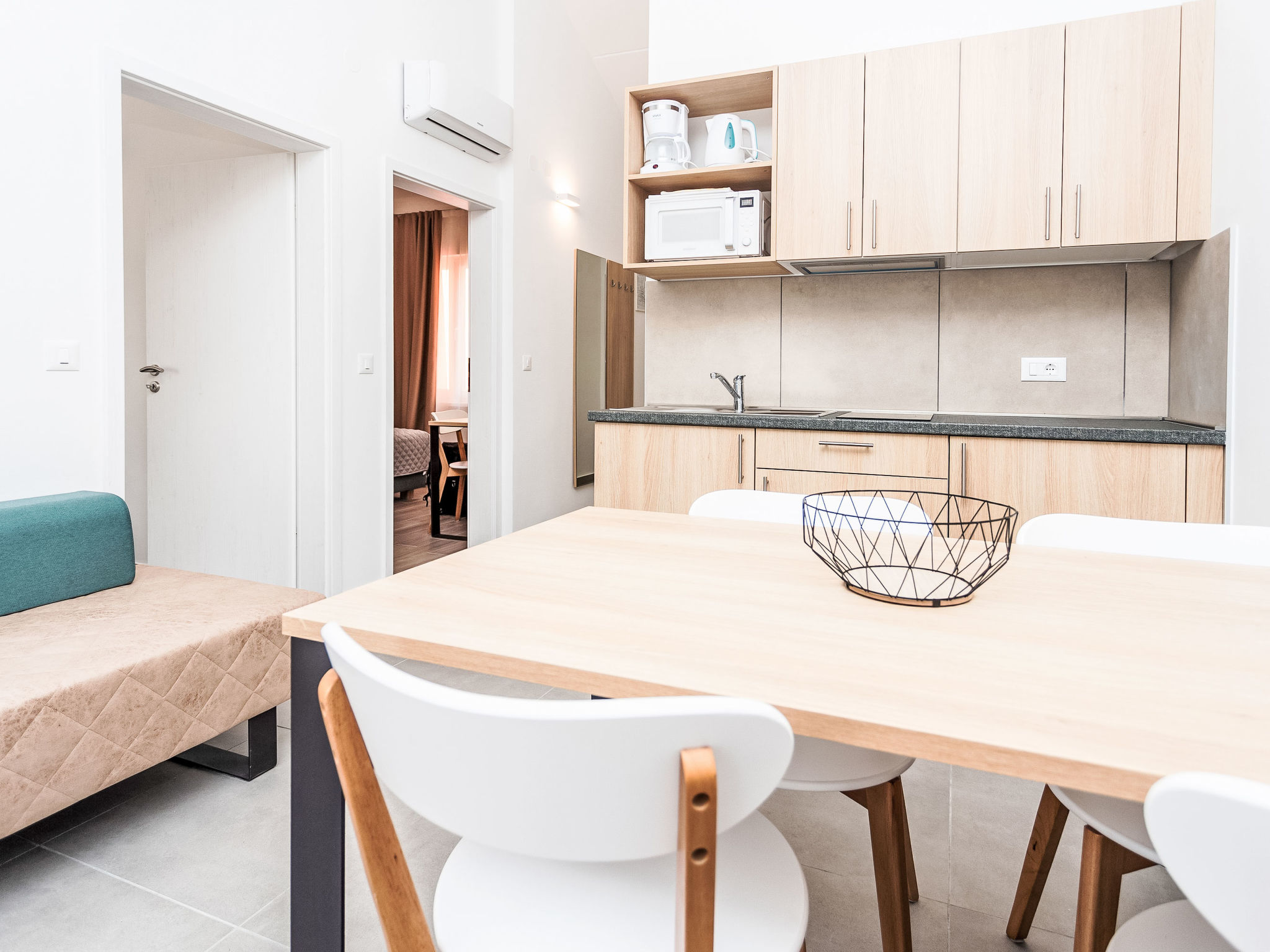 Comfortabel appartement aan zee bij Trogir met zwembaden en speeltuin - foto 11