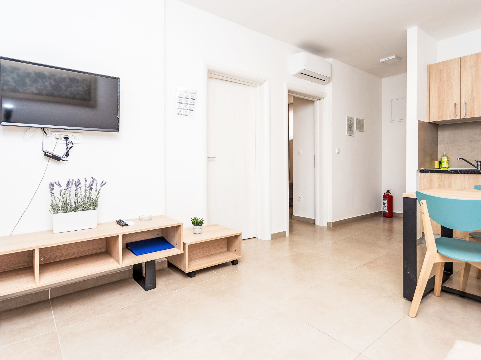 Comfortabel appartement aan zee bij Trogir met zwembaden en speeltuin - foto 10