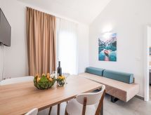 Comfortabel appartement voor 5 direct aan zee bij Trogir - thumbnail 4