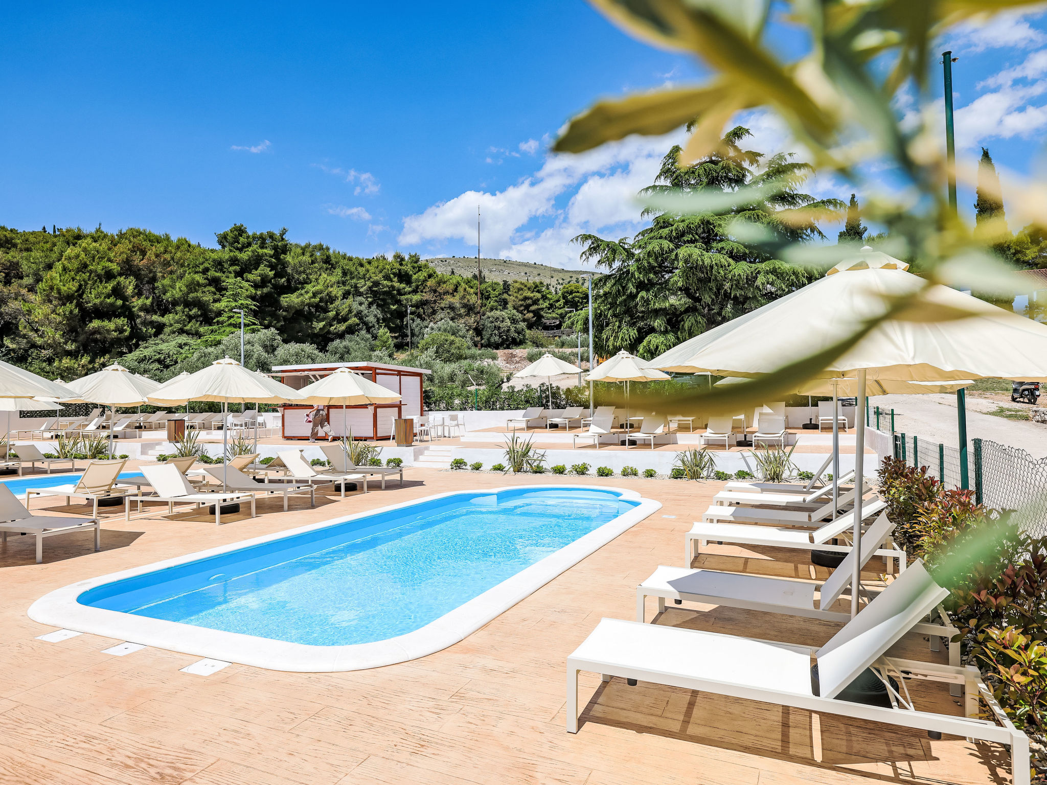 Kindvriendelijk appartement aan zee in Trogir met zwembad en ontbijt - foto 2