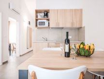 Kindvriendelijk appartement direct aan zee bij Trogir - thumbnail 4
