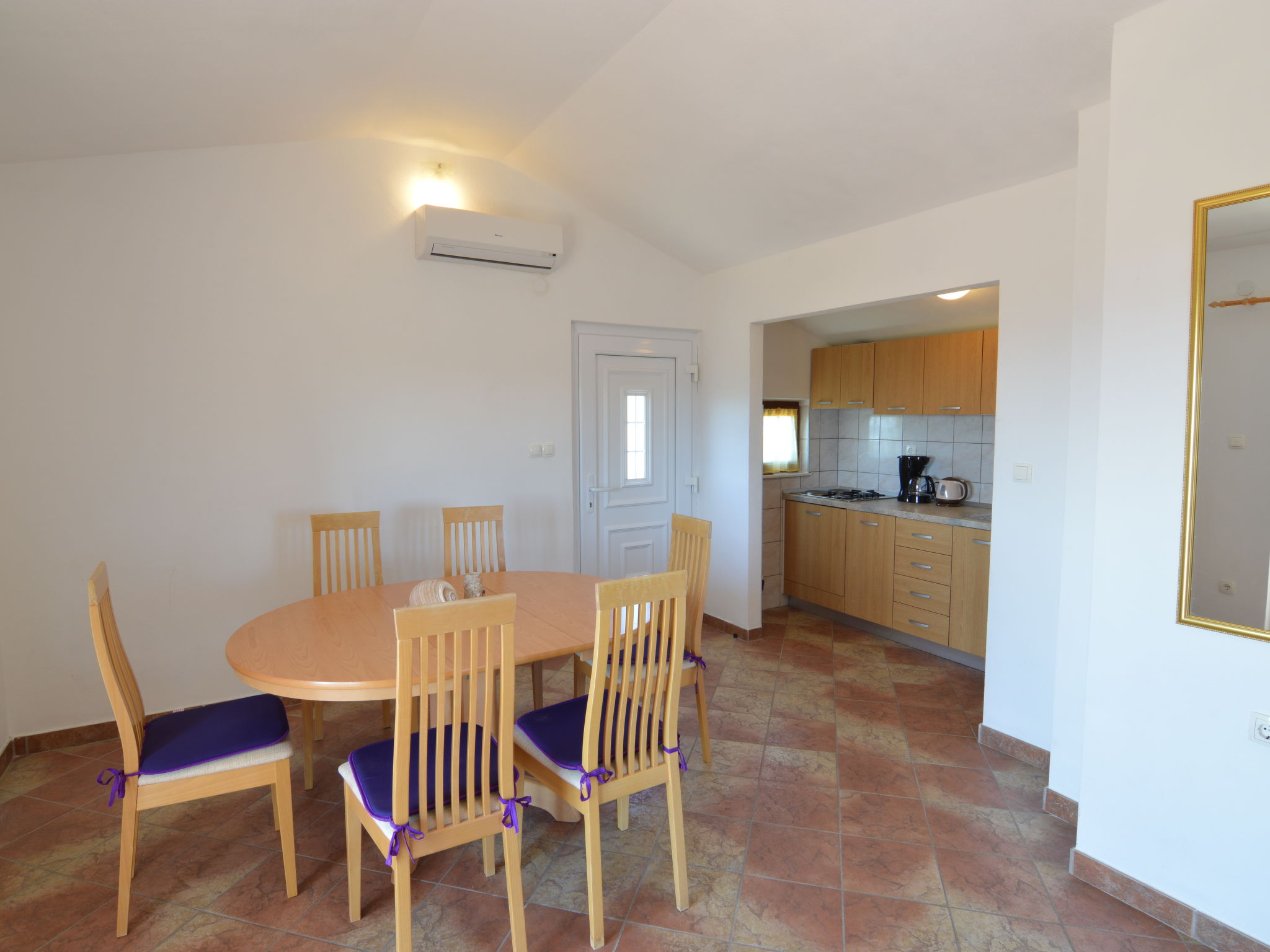 Maison Basic – Cuisine et coin repas, photo 9 sur 21