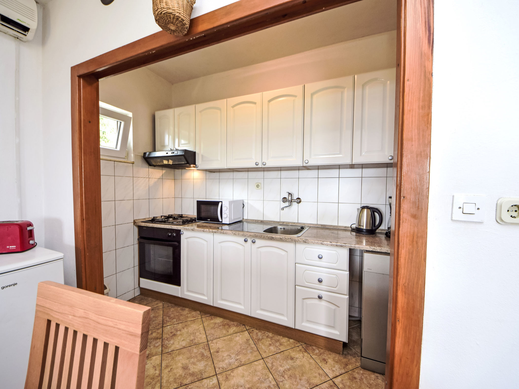 Maison Basic – Cuisine et coin repas, photo 20 sur 21