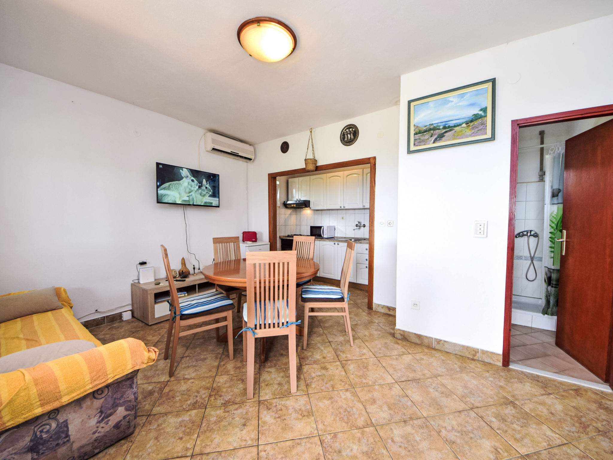 Maison Basic – Cuisine et coin repas, photo 7 sur 21