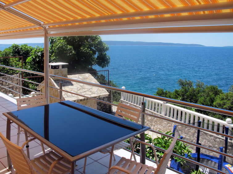 Aan zee gelegen appartement met zeezicht in Trogir in Trogir