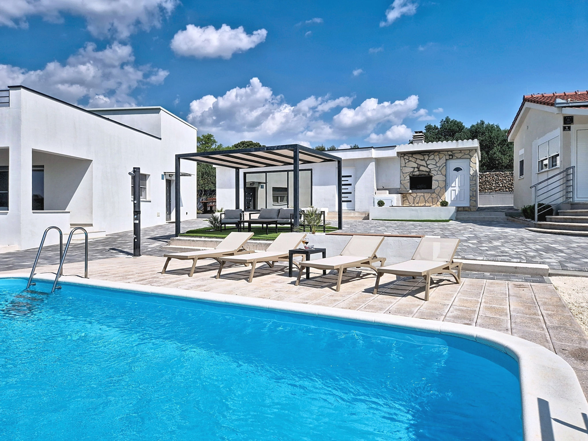 Ria with heated pool - Buiten
