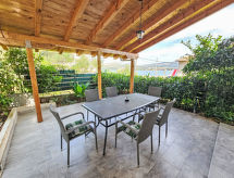 Appartement Klarić: Vakantie aan Zee op 40m van het Strand in Arbanija, Trogir - thumbnail 3